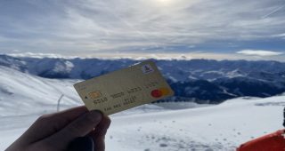 creditcard in Oostenrijk op een berg